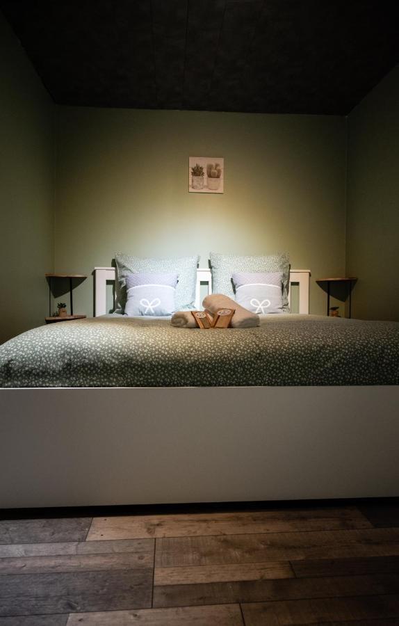 O Cocoon De Mya Villa Gedinne Ngoại thất bức ảnh