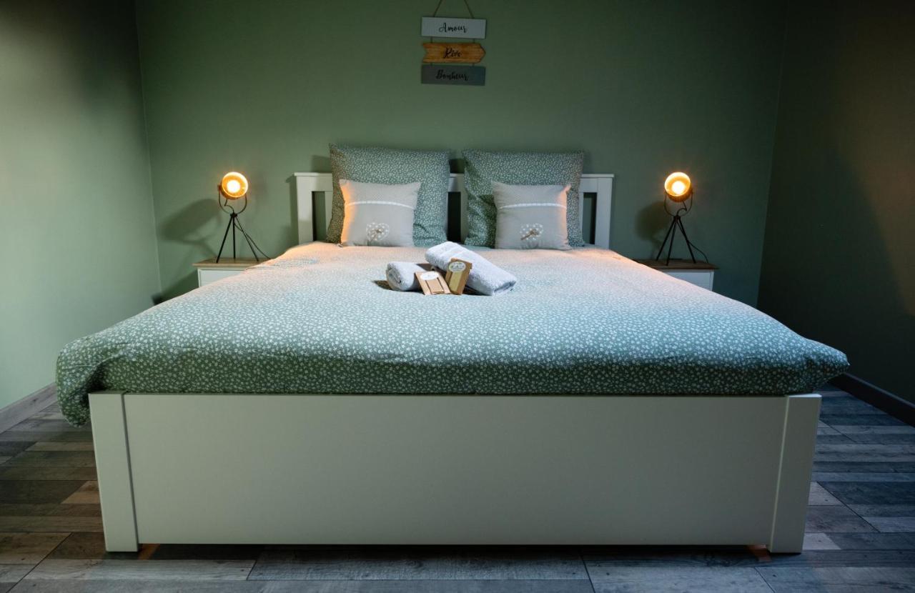 O Cocoon De Mya Villa Gedinne Ngoại thất bức ảnh